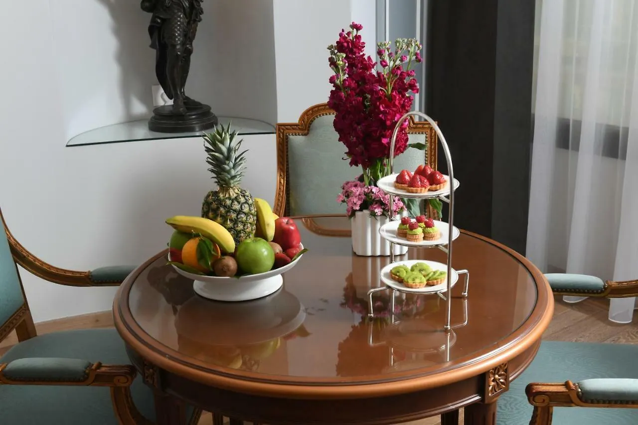 Le Bristol Hotel Beirut 5*,